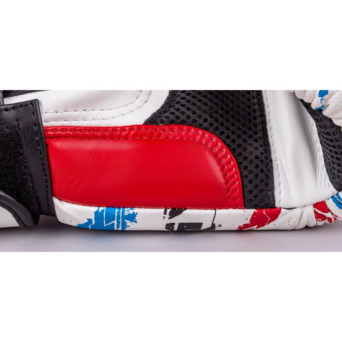 8 WEAPONS Boxing Gloves, Cut like a Blade 2.0, white