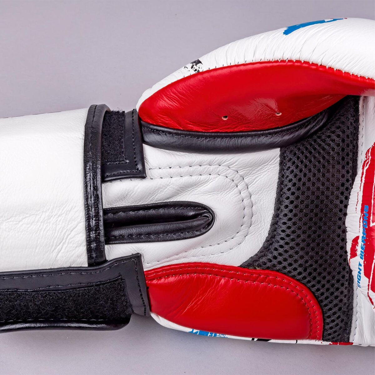8 WEAPONS Boxing Gloves, Cut like a Blade 2.0, white