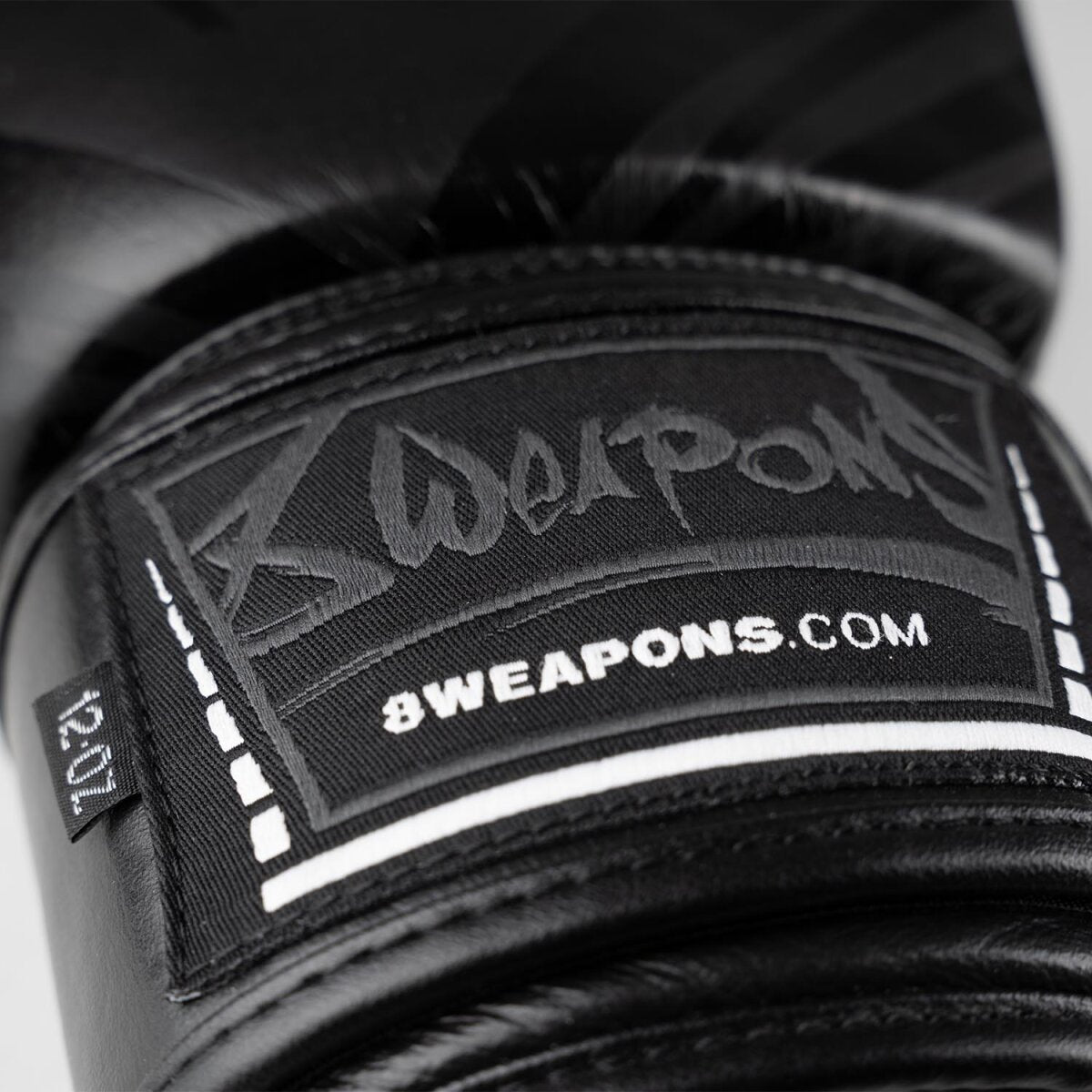 8 WEAPONS Boxing Gloves, Shift